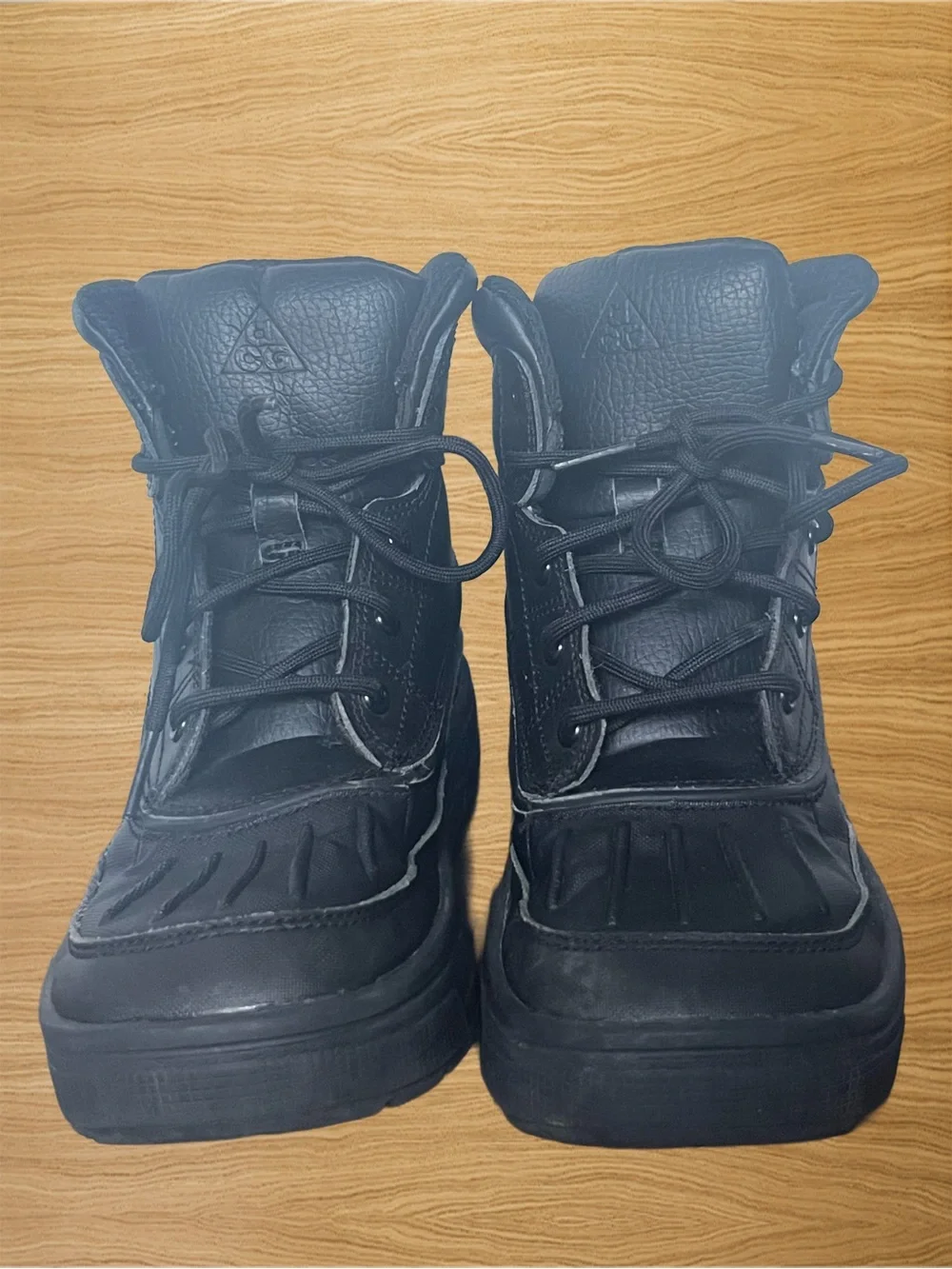 EUC Nike ACG Woodside II Triple Black Hiking/Casual Leather Nylon Boots Size 2Y